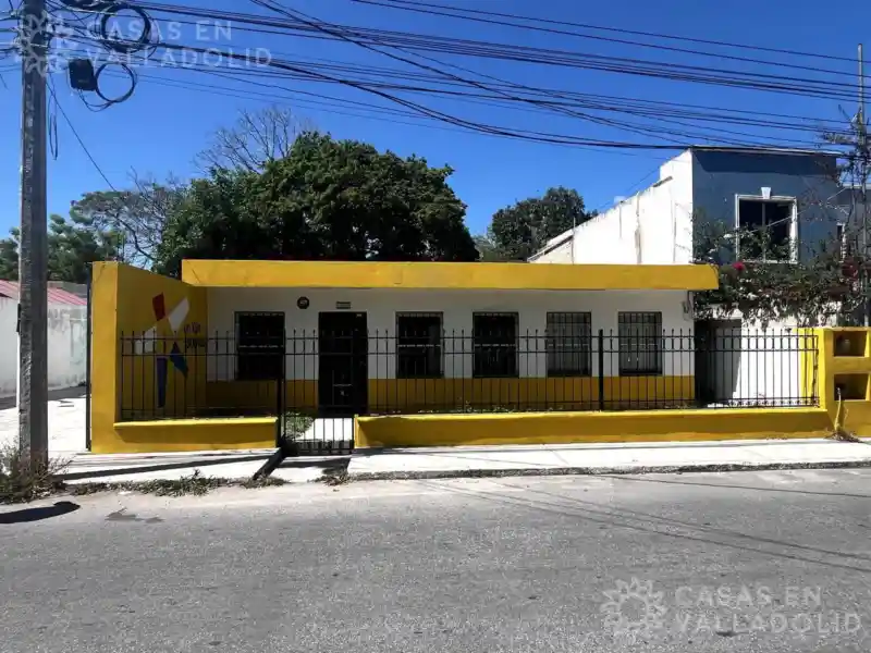 Foto de Céntrica casa con bodega y estacionamiento