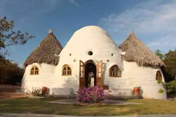 Building green homes with Superadobe in Valladolid Yucatan
