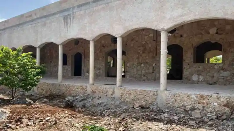 House construction on a lot in Valladolid, Yucatán
