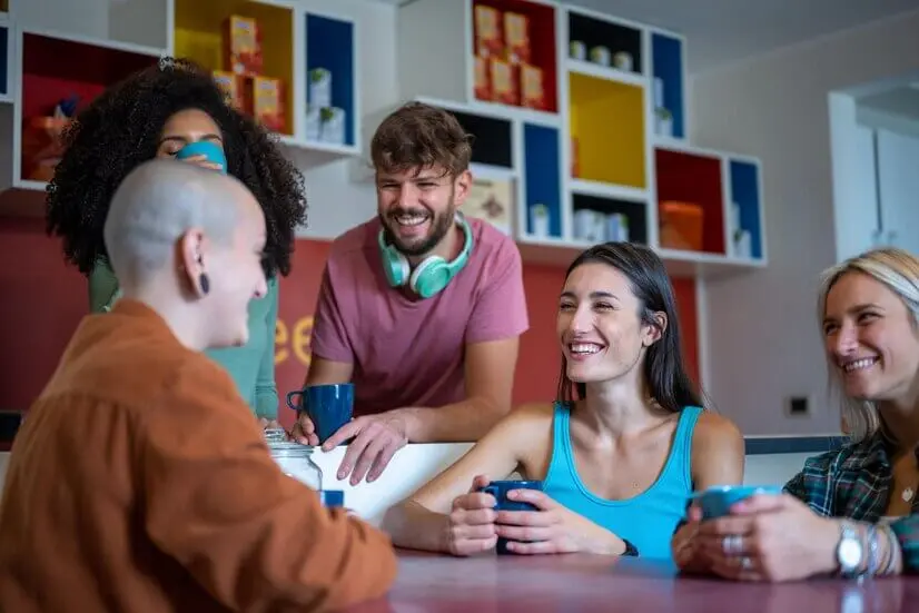voluntarios en hostel

