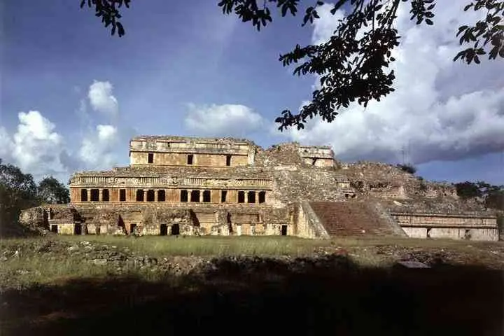 Zonas arqueológicas: La Ruta Puuc, Yucatán.