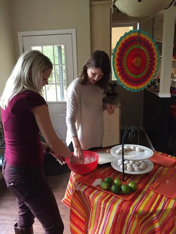 voluntarios cocinando
