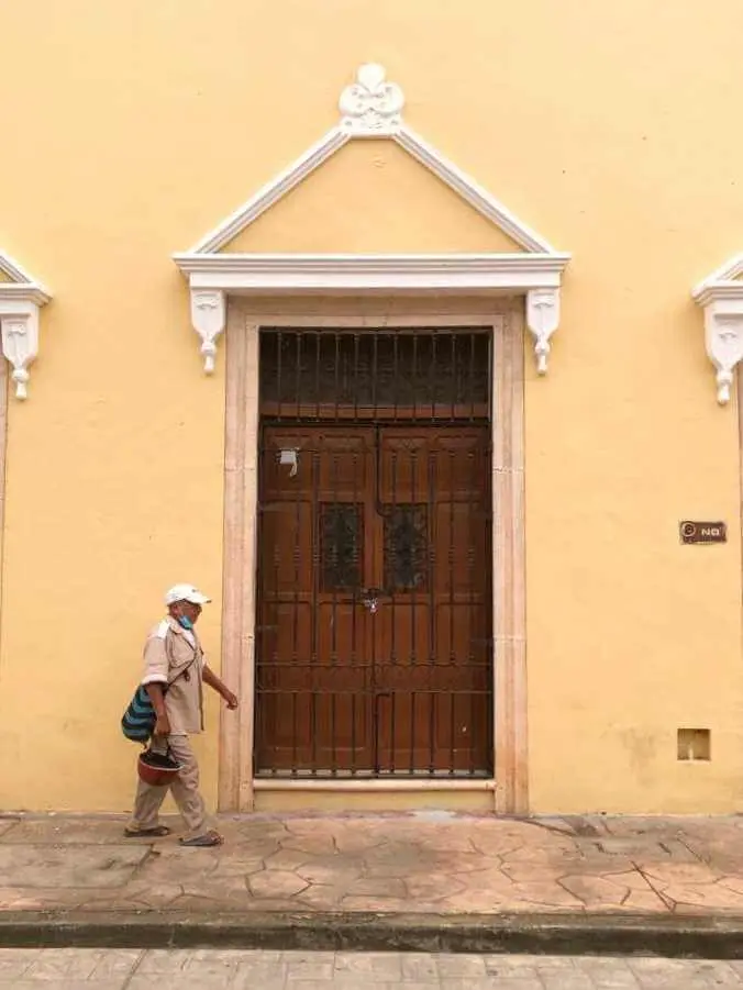 Marcos de puertas en casonas coloniales - Yucatán