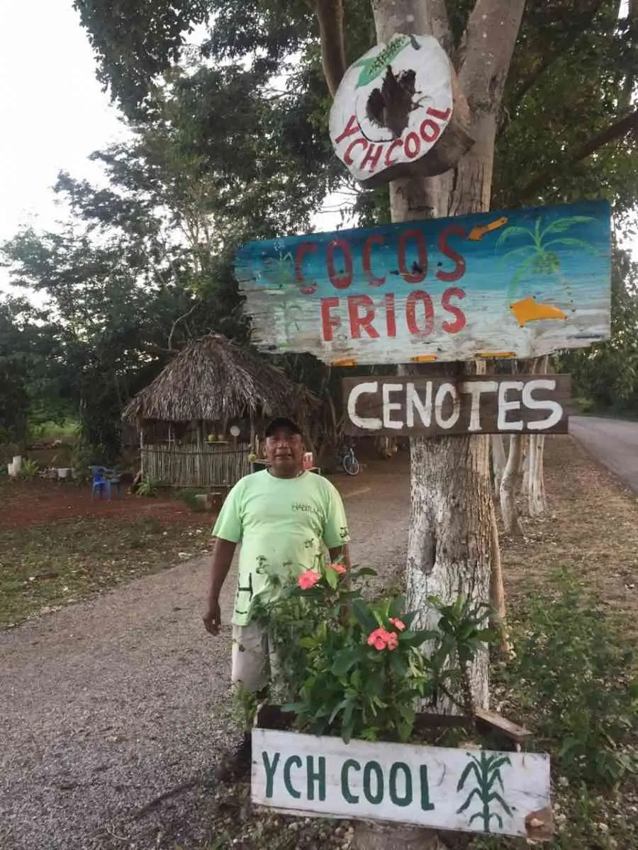Los cocos fríos de Don Renato, en Valladolid, Yucatán.