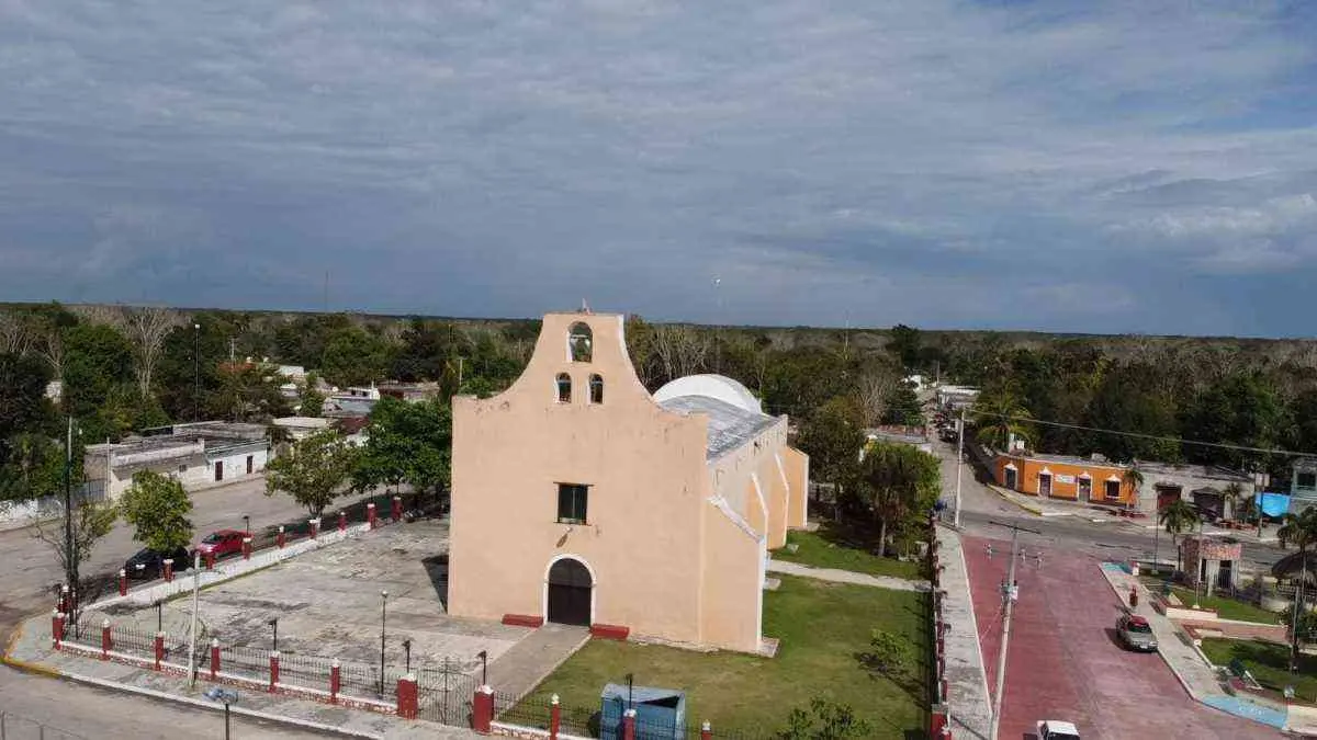 ¿Qué hacer en Tekom, Yucatán? Visita la iglesia de Tekom. 