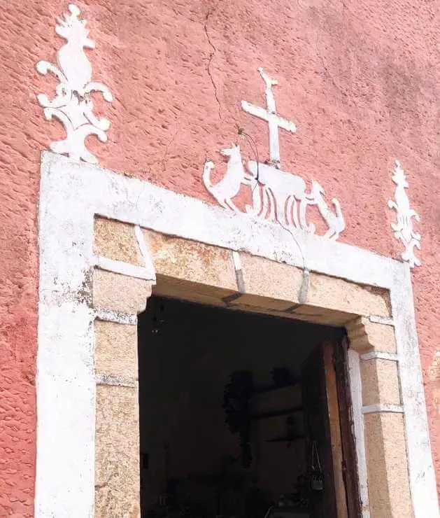 Marcos de puertas en casonas coloniales - Yucatán
